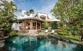 Casa Mila - 4Br Luxury Family Villa 5 Min From Canggu Beach - Bali